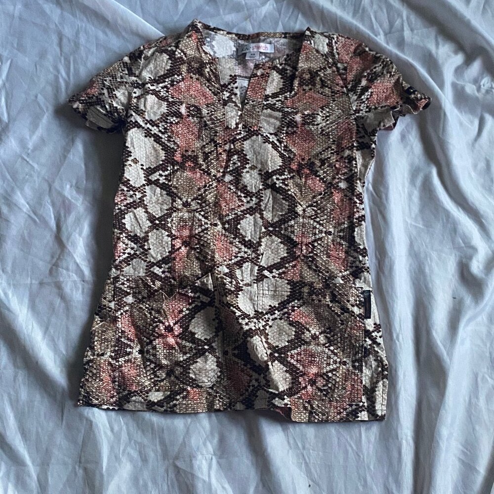 Koi Stretch Pink Brown White Scale Pattern Womens Size Extra Small